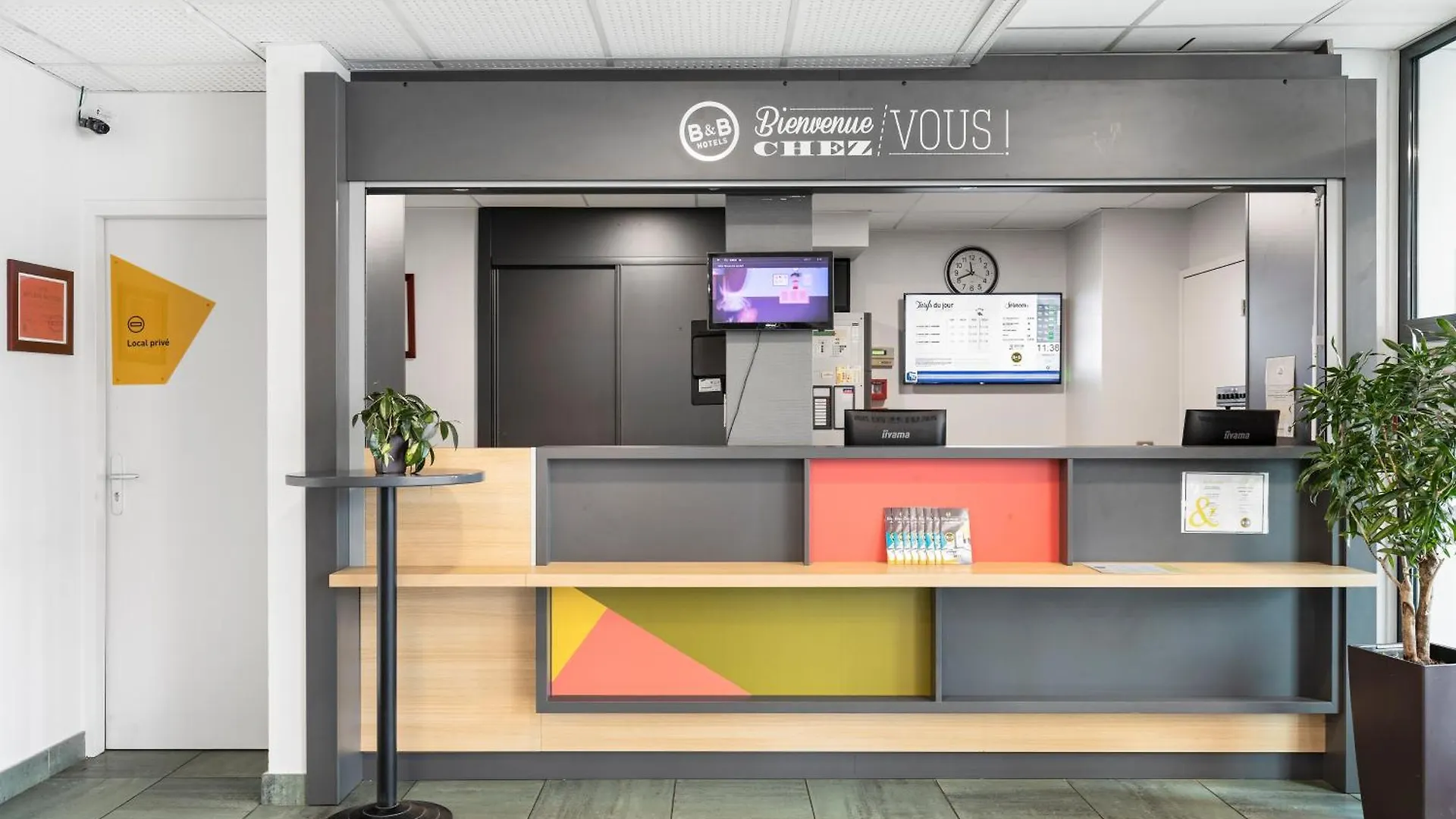 **  B&B HOTEL Lyon Vénissieux France